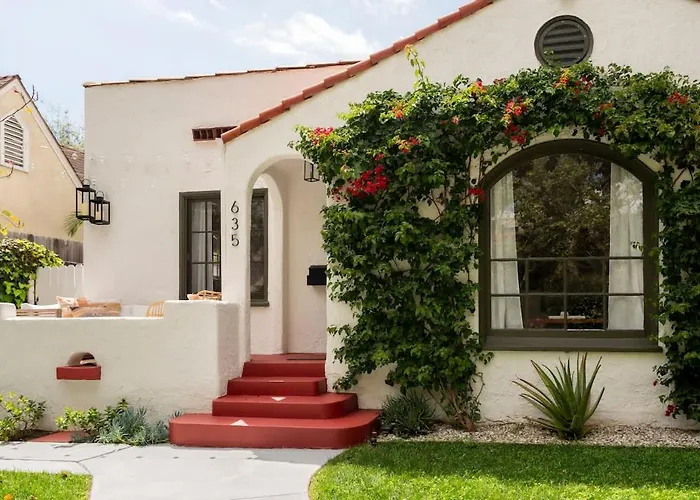 Charming Pet Friendly Casa In The Heart Of La